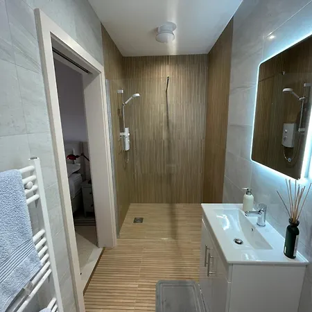 公寓 Lakeside Retreat In Connemara