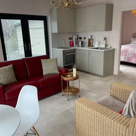 Lakeside Retreat In Connemara