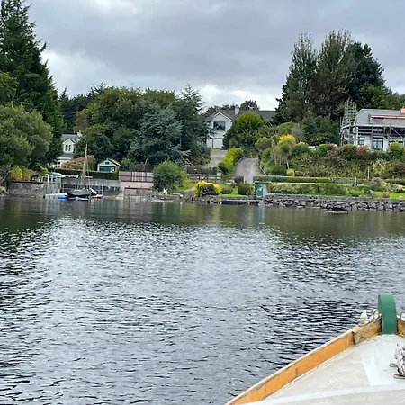 Lakeside Retreat In Connemara شقة