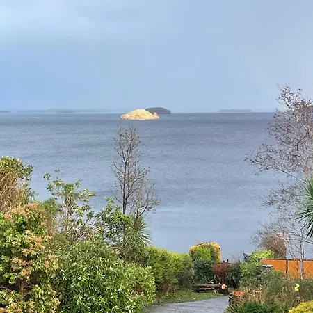 Lakeside Retreat In Connemara شقة