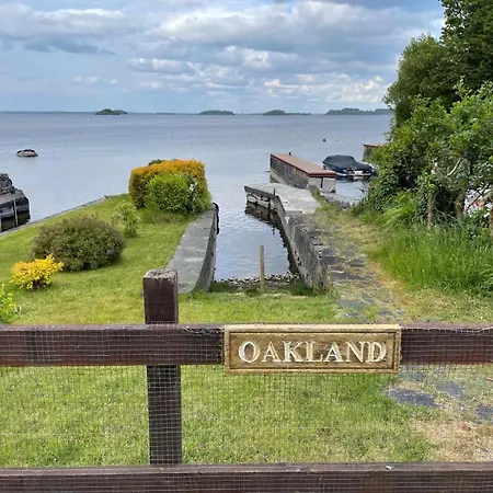 Lakeside Retreat In Connemara *