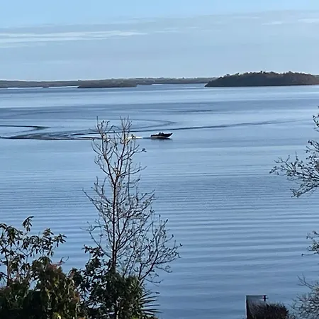 Lakeside Retreat In Connemara *
