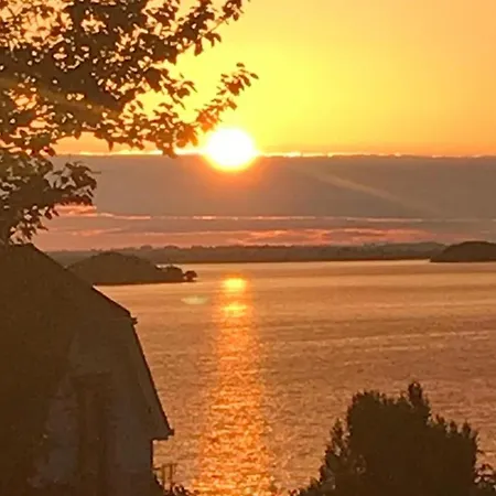Lakeside Retreat In Connemara 乌克特拉德