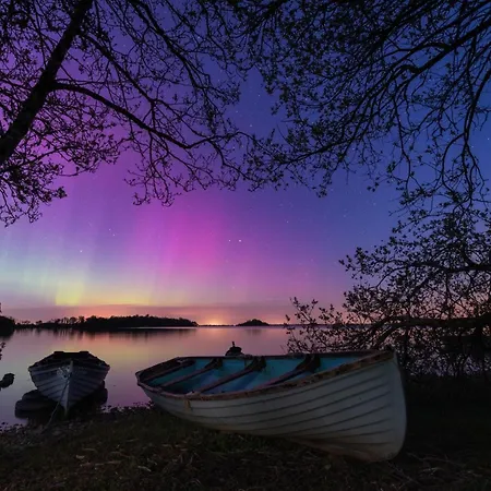 Lakeside Retreat In Connemara *