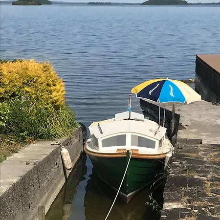 Lakeside Retreat In Connemara 우그테라드