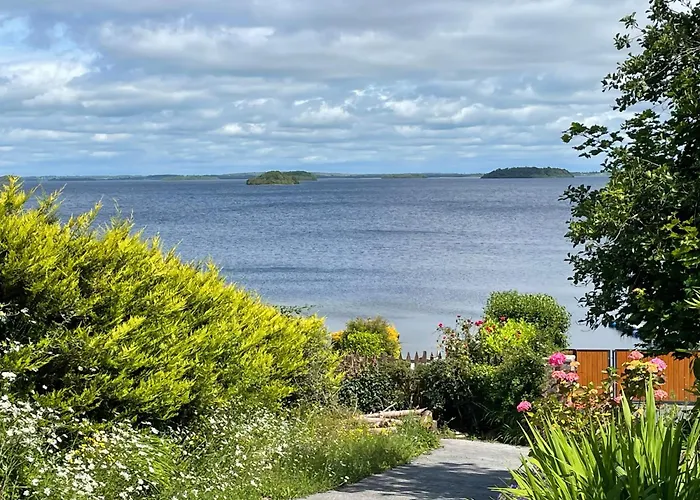 Апартаменты Lakeside Retreat In Connemara *